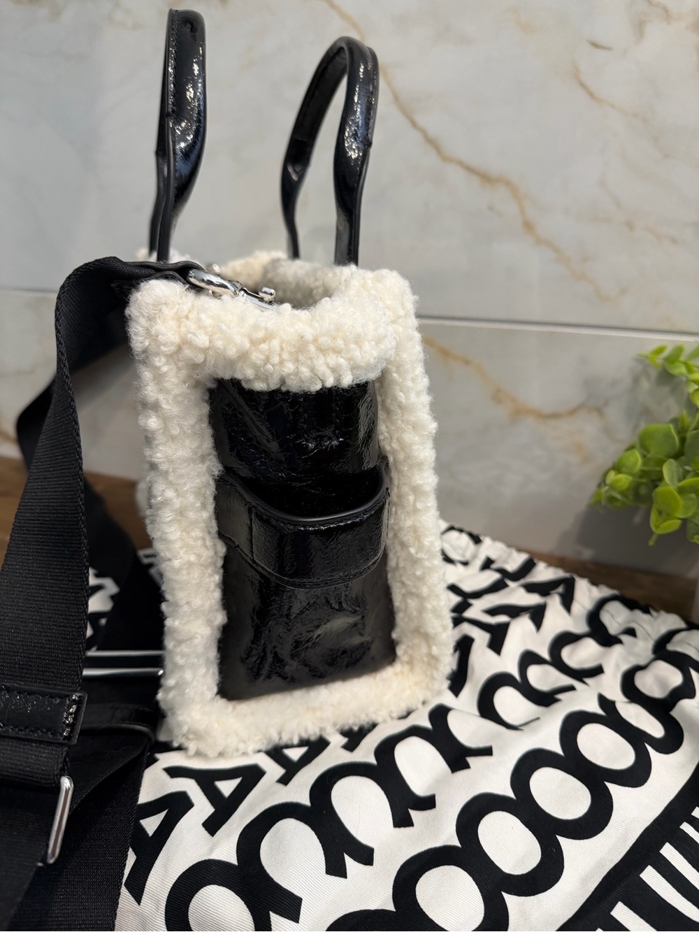 Marc Jacobs Womens “The Teddy” Black Small Tote Bag with Cream Sherpa Trim - Picture 3 of 5